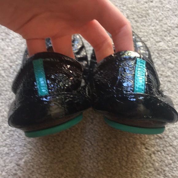 Tieks Obsidian Black Patent Leather Ballet Flats 7 - Picture 4 of 5